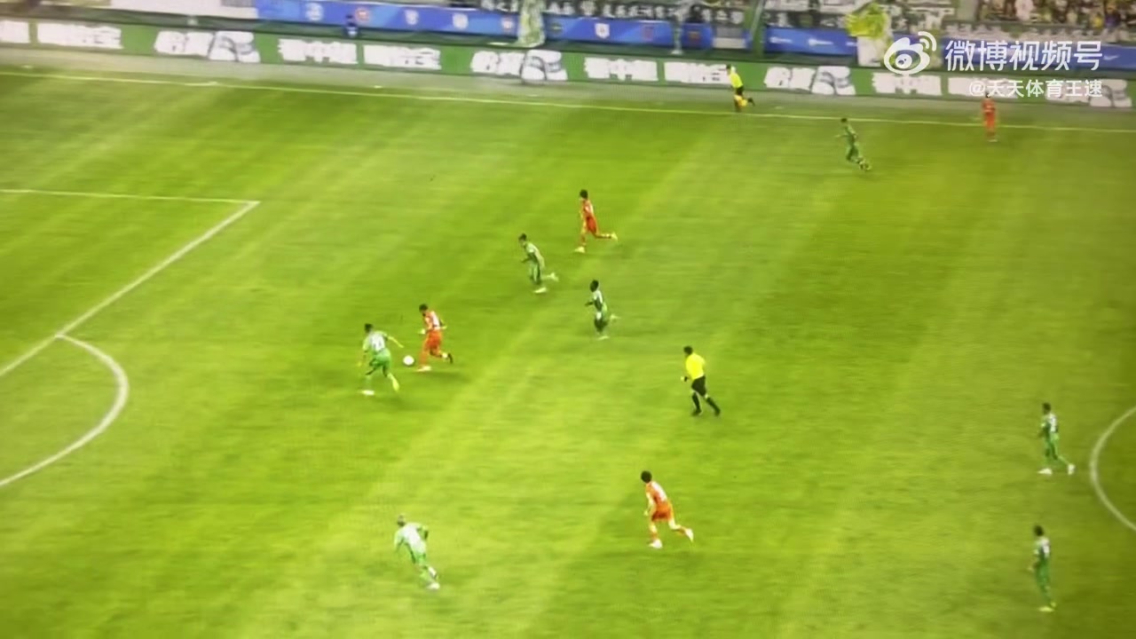 sofascore-媒体人：李新翔造点前莱昂纳多有越位嫌疑，VAR是否忽视这个疑点